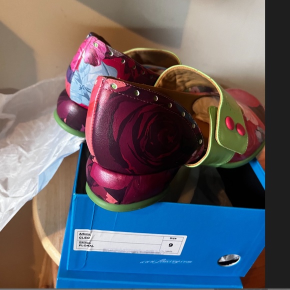 Fluevog Fellowship Cleo lime green flowers leather buttoned flat mary jane NWT - Picture 4 of 5